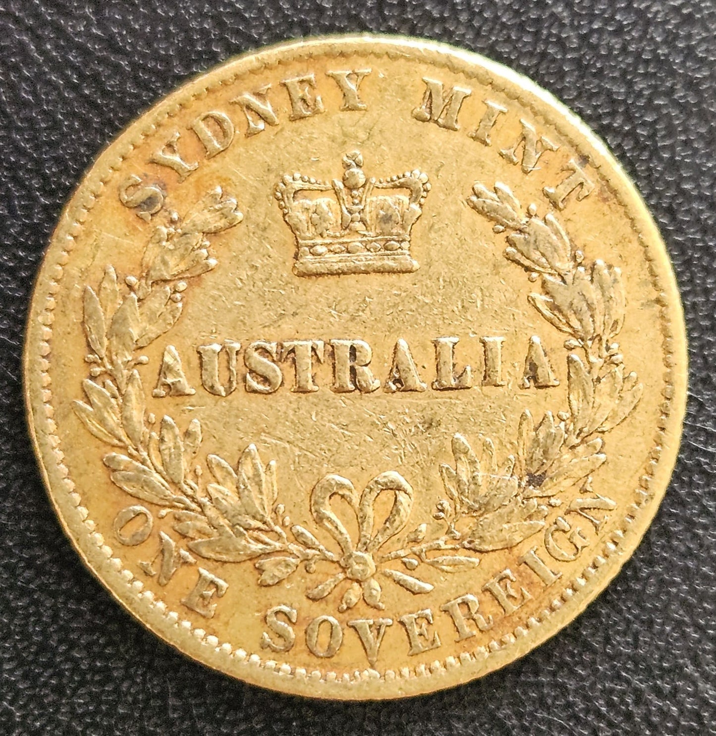 Sovereign 1870 AUSTRALIA Victoria Young Head