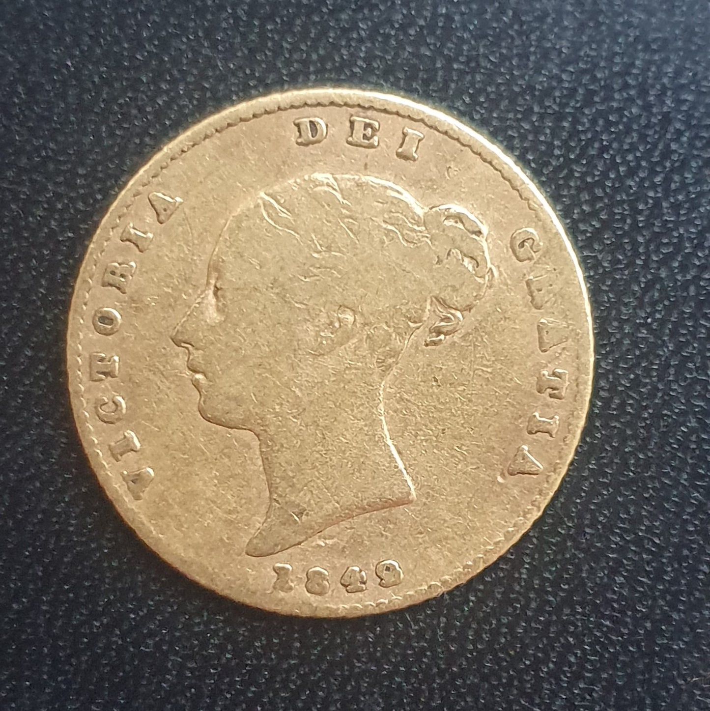 1/2 Sovereign Victoria Young Head mit Wappen 1842