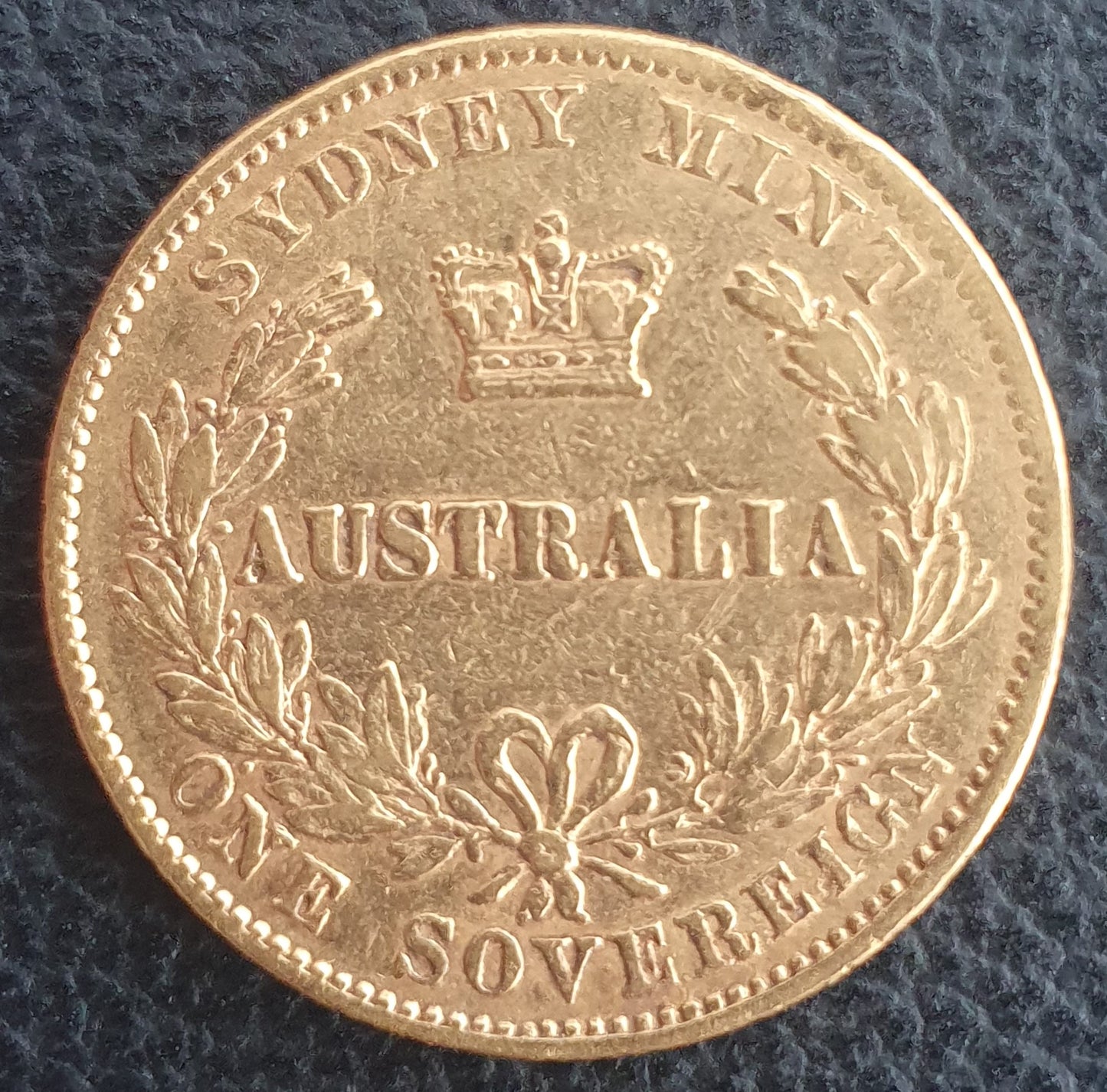 Sovereign 1870 AUSTRALIA Victoria Young Head