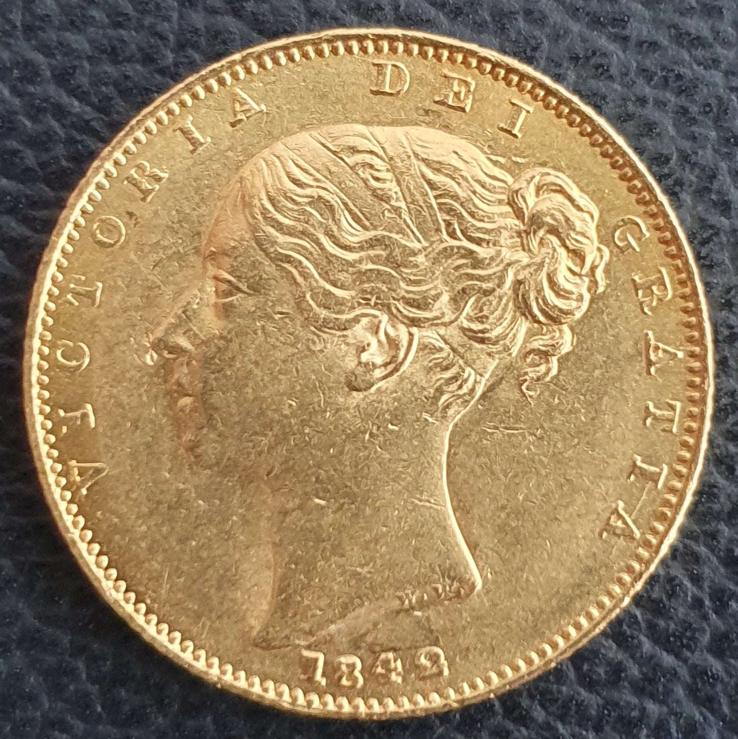 Sovereign 1842 Young Head mit Wappen