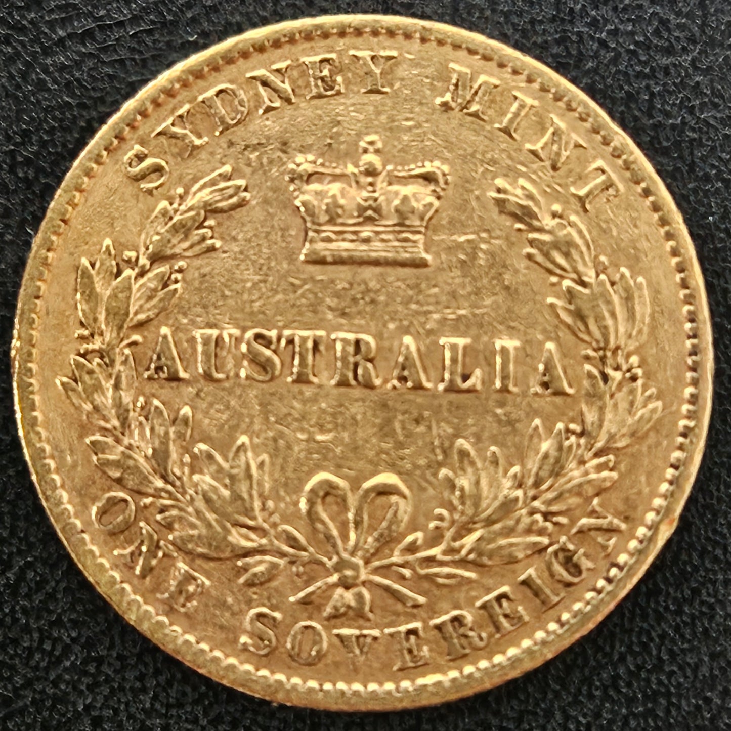 Sovereign 1870 AUSTRALIA Victoria Young Head