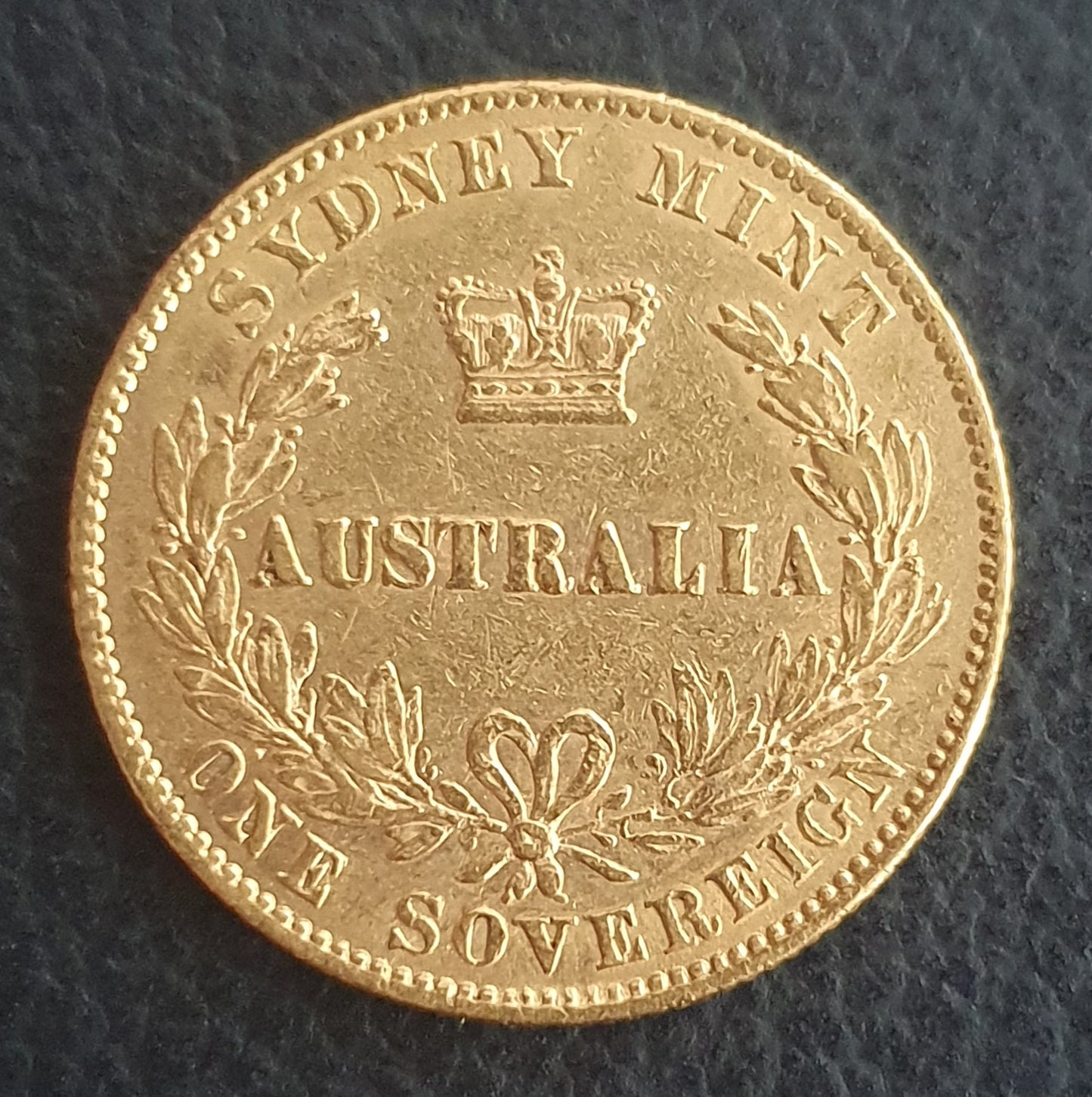 Sovereign 1870 AUSTRALIA Victoria Young Head