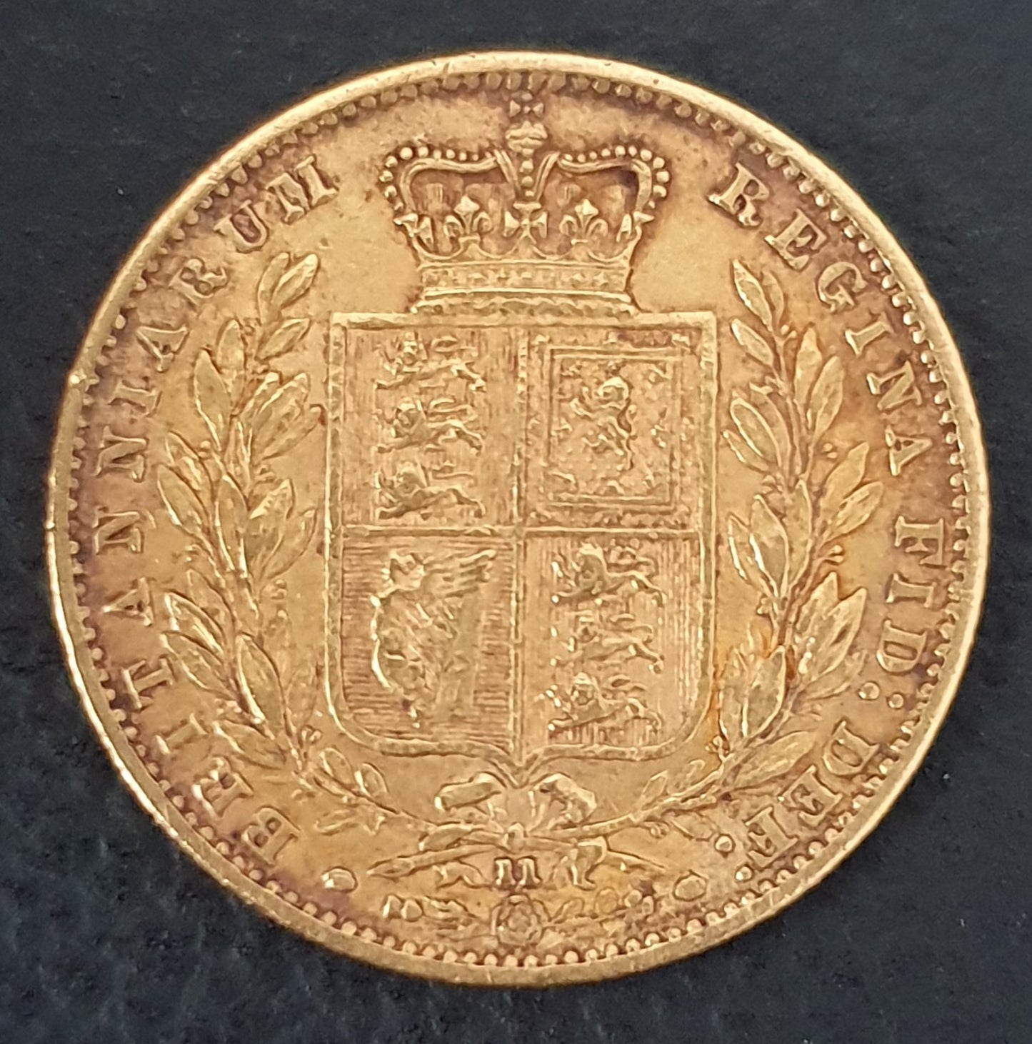 Sovereign 1866 Victoria Young Head mit Wappen